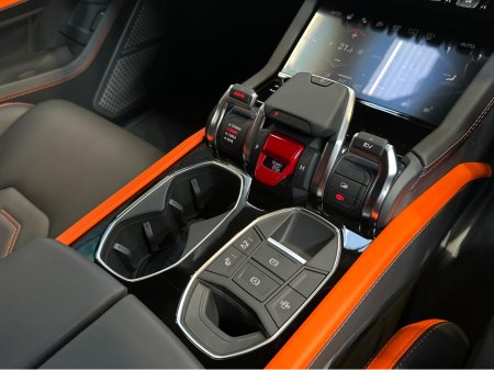 2025 Lamborghini Urus URUS S-E 4X4 V8 TWIN TURBO €359,950 thumbnail