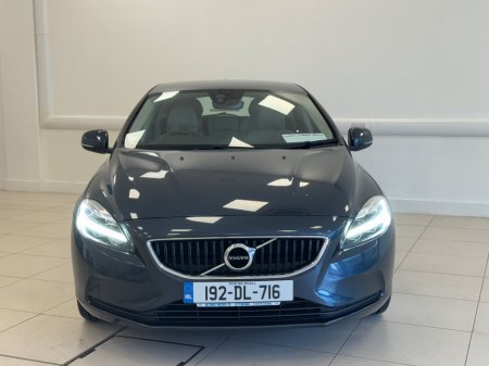 2019 Volvo V40 D3 (150hp) Momentum Edition €19,750