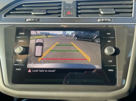 2024 Volkswagen Tiguan Allspace 2.0 TDI 150HP Life DSG €44,975 thumbnail