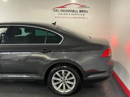 2022 Volkswagen Passat BUSINESS 2.0 TDI MANUAL 6SPEED FWD 150 4DR €27,900 thumbnail