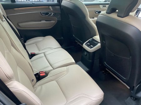 2025 Volvo XC90 T8 Ultra AWD Auto (PHEV) €84,900 thumbnail