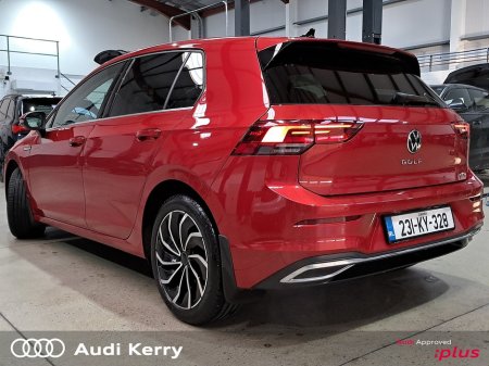 2023 Volkswagen Golf STYLE 1.5 TSI MHEV 130HP AUTOMATIC €31,900 thumbnail