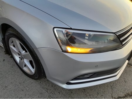 2016 Volkswagen Jetta CL 2.0 TDI MANUAL 5SPEED 110BHP 4DR €8,950 thumbnail