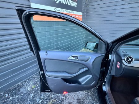 2015 Mercedes-Benz B Class B180 1.6 AUTO €13,995 thumbnail