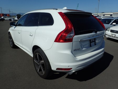 2015 Volvo XC60 2.0 D4 DIESEL R-DESIGN PLUS AUTO // TOP SPEC=LIKE NEW // FULL ELECTRIC HEATED LEATHER // CRUISE CONTROL // ELECTRIC TAILGATE // REVERSING CAMERA // LANE ASSIST // COLLISION WARNING SYSTEM €20,950 thumbnail