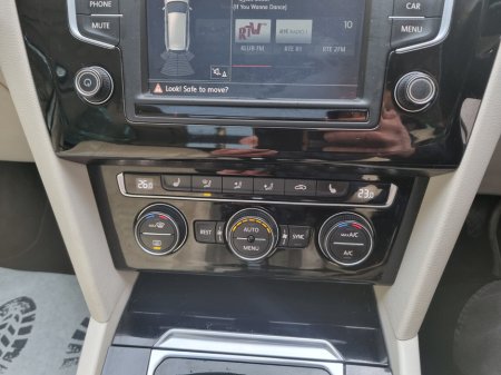 2015 Volkswagen Passat 1.6 TDI DSG 120HP Highline €7,899 thumbnail