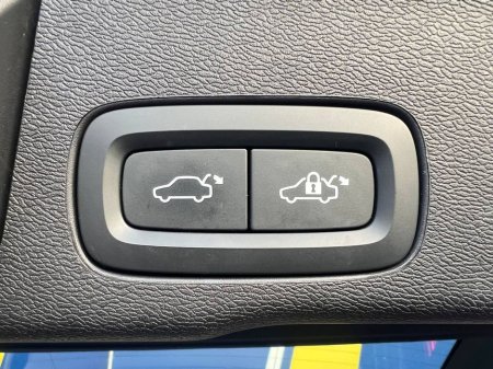 2023 Volvo XC60 T6 PLUS DARK AWD 2.0 HYBRID * HIGH SPEC * // PANORAMIC SUNROOF // LEATHER HEATED SEATS // 360 PARKING CAMERAS €39,950 thumbnail