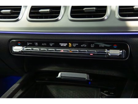 2019 Mercedes-Benz GLE Class GLE 300 d 4MATIC €49,950 thumbnail