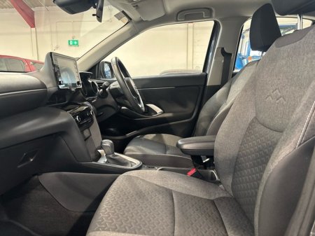 2023 Toyota Yaris Cross LUNA HYBRID AUTO €28,500 thumbnail