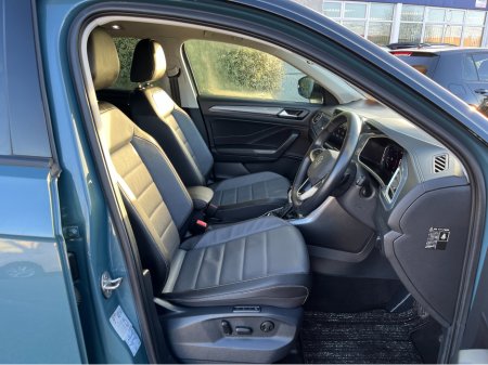2023 Volkswagen T-Roc AUTOMATIC 2.0 DIESEL //MASSIVE SPEC//FULL LEATHER HEATED SEATS//PANORAMIC GLASS ROOF//LOW MILES// €31,950 thumbnail