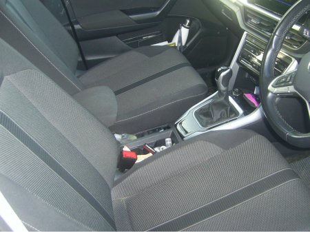 2023 Volkswagen T-Roc LIFE 2.0 TDI MANUAL 6SPEED FWD 1 116HP 5 €29,250 thumbnail