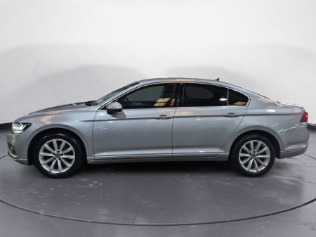 2022 Volkswagen Passat BUSINESS 2.0 TDI MANUAL 6SPEED FWD 150 4DR €27,000 thumbnail