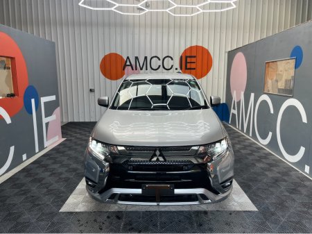 2020 Mitsubishi Outlander 2020 MITSUBISHI OUTLANDER PHEV LIMITED EDITION 2.4L HYBRID / 33K KMS / HEATED SEATS, REVERSE CAMERA & MORE €24,950