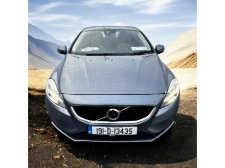 2019 Volvo V40 D3 (150hp) Momentum Edition Geartronic €16,995