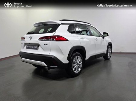 2025 Toyota Corolla Cross COROLLA CROSS 1.8 LUNA #174 €37,490 thumbnail