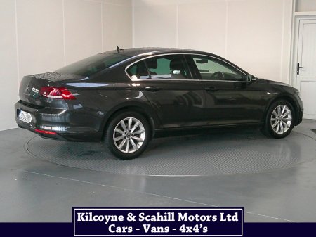 2022 Volkswagen Passat BUSINESS 2.0 TDI MANUAL 6SPEED FWD 150 4DR €27,900 thumbnail