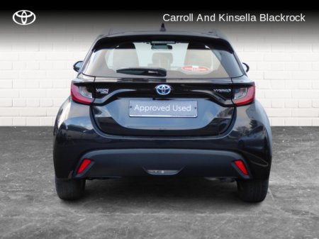 2025 Toyota Yaris Hybrid Luna €26,950