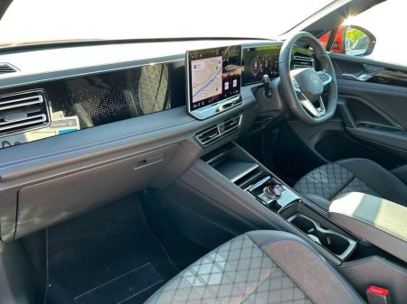 2024 Volkswagen Tiguan 2.0 TDI 150HP R-Line DSG Panoramic Sunroof €52,995 thumbnail