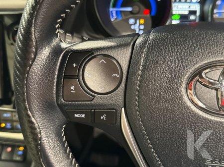 2016 Toyota Auris HYBRID G PACKAGE - BEIGE/BLACK FULL LEATHER INTERIOR - FACTORY ALLOYS - REVERSE CAMERA €13,950 thumbnail