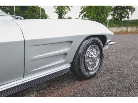1963 Chevrolet Corvette STINGRAY 5.7 V8 2DR €99,995