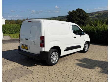 2022 Peugeot Partner PROFESSIONAL PREMIUM BLUEHDI L1 €14,635