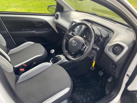 2015 Toyota Aygo 1.0 5DR X-PLAY 4DR €6,950 thumbnail