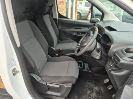 2021 Opel Combo Van L2H1 Spec fully plylined in rear with side loding door and double opening rear doors new CRVT test trade in wanted €12,750 thumbnail