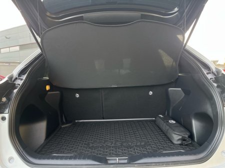 2024 Toyota Yaris Cross YARIS CROSS LUNA SPORT €30,950 thumbnail