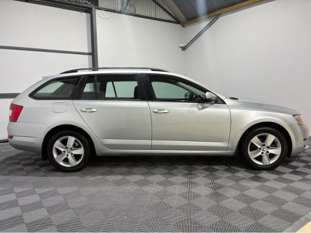 2016 Skoda Octavia 1.6 TDI 11 110HP 4DR COMBI AMBITION €9,950 thumbnail
