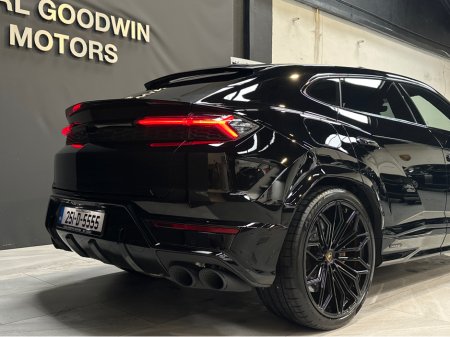 2025 Lamborghini Urus URUS S-E 4X4 V8 TWIN TURBO €359,950 thumbnail