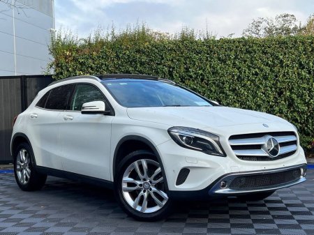2015 Mercedes-Benz GLA Class GLA180 1.6 AUTO // PANORAMIC SUNROOF // LEATHER HEATED POWERED SEATS // DUAL ZONE CLIMATE CONTROL €17,900