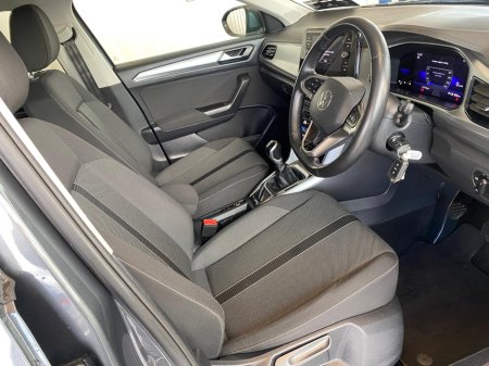 2023 Volkswagen T-Roc LIFE 1.0 TSI MANUAL 6SPEED FWD 110HP 5 €27,450 thumbnail