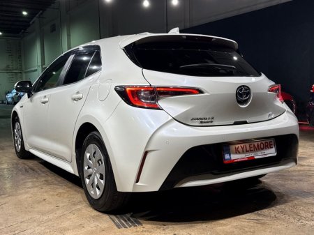 2020 Toyota Corolla 1.8 HYBRID - MULTI FUNCTION STEERING WHEEL - CRUISE CONTROL - LANE KEEP ASSIST - HEATING / AC CONTROLS - REVERSE CAMERA - ELECTRIC WINDOWS €20,950 thumbnail