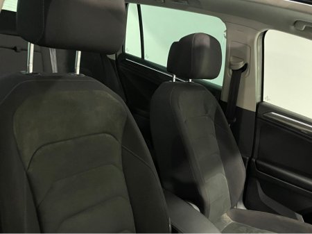 2016 Volkswagen Tiguan 2.0 TDI SE L BLUEMOTION 150PS 5DR €17,900 thumbnail