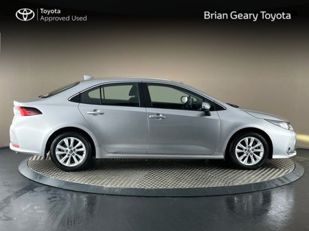2024 Toyota Corolla LUNA SALOON AUTO Hybrid €29,950