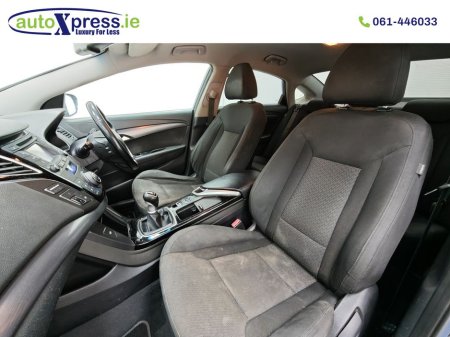 2016 Hyundai i40 Salon Executive, Reversing camera €6,995