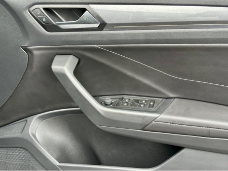 2023 Volkswagen T-Roc ++JUST 6K KML++ STYLE 1.5 TSI D7F 150HP thumbnail