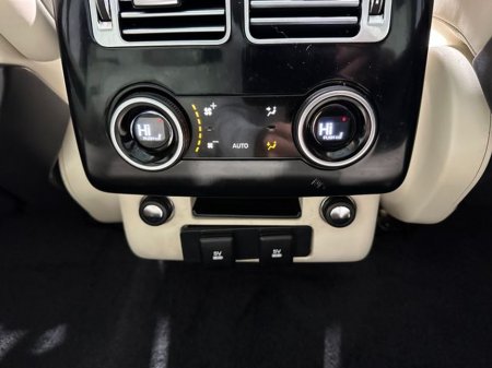 2020 Land Rover Range Rover Vogue P400e 202 €57,800 thumbnail