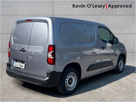 2025 Opel Combo Komfort L1H1 1.5D 100PS 6 Speed €20,950