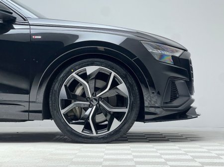 2023 Audi Q8 55 TFSI E S LINE BLACK ED 381HP QUATTRO €75,990 thumbnail
