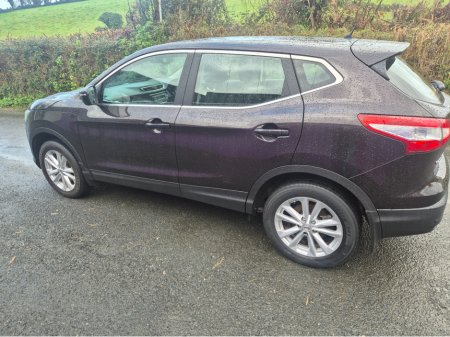 2015 Nissan Qashqai 1.2 DIG-T ACENTA SMRT VSN 115PS 5DR €9,950 thumbnail