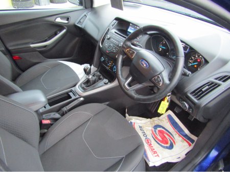2015 Ford Focus 1.5 TDCI ZETEC 120PS 5DR thumbnail