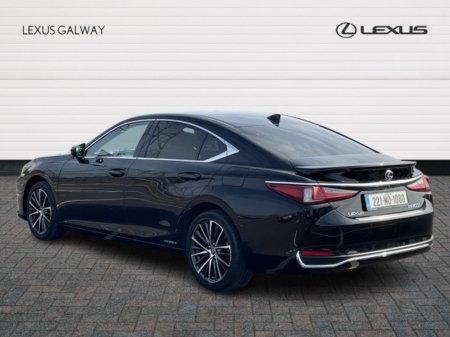 2022 Lexus ES 300 H Dynamic Carplay // Remote Central Locking // Heated Mirrors // Power Folding Mirrors // CD Player // AUX Connection €44,945