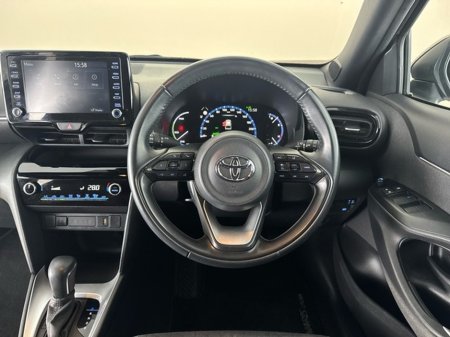 2023 Toyota Yaris Cross LUNA SPORT €27,950 thumbnail