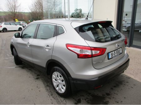 2015 Nissan Qashqai 1.5 DSL XE SAFETY PK 4 4DR €9,950 thumbnail