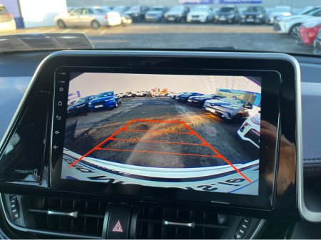 2019 Toyota C-HR SOL HYBRID AUTOMATIC 1.8 PETROL //HIGH SPEC//FULL LEATHER HEATED SEATS//KEYLESS ENTRY//REVERSE CAMERA// €20,950 thumbnail