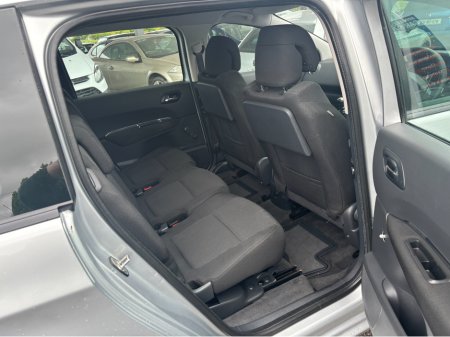 2011 Peugeot 5008 SE 1.6 HDI 112 7 SEATS 7S E5 5DR €2,950