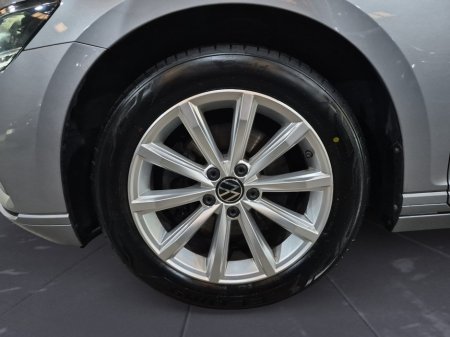 2022 Volkswagen Passat BUSINESS 2.0 TDI MANUAL 6SPEED FWD 150 4DR €27,000 thumbnail