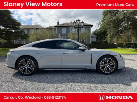 2022 Porsche Taycan 4X2 AUTO €69,950 thumbnail