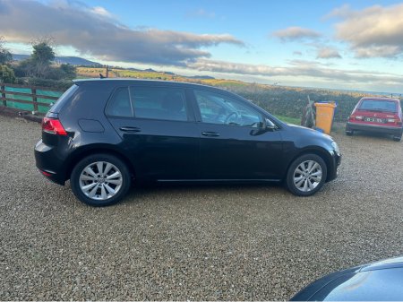 2017 Volkswagen Golf 1.2 5DR AUTO €17,950 thumbnail